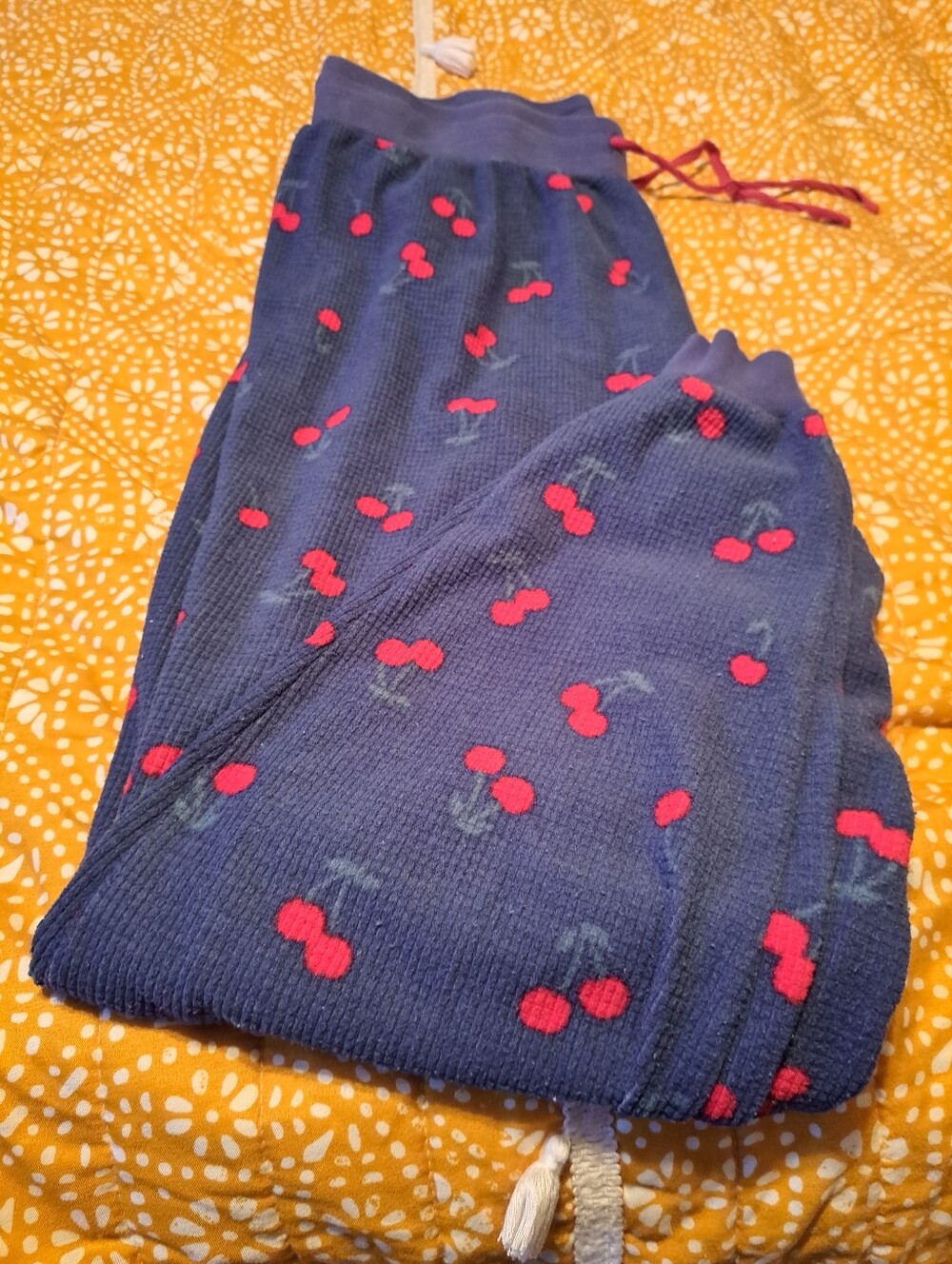 🍒FREE PRESS Navy Pajama/lounge Pants with Red Cherry Print🍒